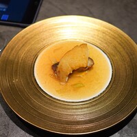 仁修樓 - フカヒレに魚のすり身を挟んで両面焼き、海老入り上湯スープ