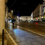 Cantine Barbaroux - Piazza Castello 傍を走る Electric Scooter 3