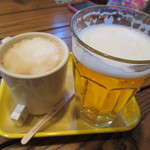 フレッシュネス・バーガー - カフェラテ（S）３４０円　生ビール（T）３６０円
