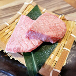 Sumibi Yakiniku Nikushou Taira - ぶ厚い特上塩タン