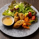 Fried spring roll (1 piece)