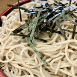 秀福 - 少し白っぽい蕎麦です