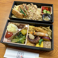 賛否両論 - 和ドカ弁 鶏づくしご飯 ¥1,620