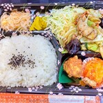 創作 手作り中華惣菜 かず - 日替り弁当　豚肉の黒胡椒炒め　500円