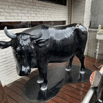 炭焼喰人 - 店外のオブジェ