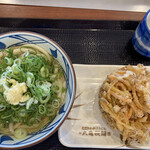丸亀製麺 - かけうどん並+野菜かき揚げ(¥490-¥80=¥410)