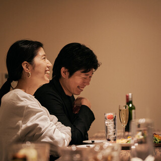 【おしゃれで落ち着ける開放的な空間】