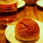 スパイスカフェ - くるみパンとビール