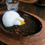 茶ノ木カフェ - 豚肉のスパイシー黒カレー