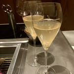 北海道焼肉 北うし - ドメーヌ・イチ（余市）蝦夷泡 Petillant2020　底部濁り