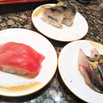 がってん寿司 - インドマグロ、アジ、鯖の押し寿司