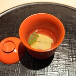 新ばし 星野 - 筍と鳴門生わかめ汁、木の芽添えて