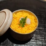 新ばし 星野 - 雛すし：錦糸玉子、高野豆腐、どんこ、穴子、車海老