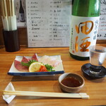 酒場 恩人 - 活ハマチと活タイ薄造り ＆ 田酒 純米吟醸