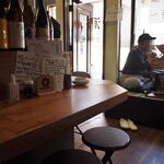 酒場 恩人 - 店内（カウンター席）