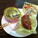 酒ノみつや - 鮭缶（値段失念）、若鶏ロースト（160円）