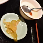 Taipei Yoichi - 台湾排骨刀削麺（９８０円）付属のザーサイと杏仁豆腐２０２２年３月
