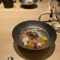 焼うおいし川  六本木凛華楼 - 5種の味覚を入れた鮪出汁の冷麺