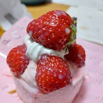 洋菓子倶楽部 KAREN - イチゴがいっぱい