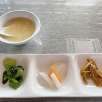 涵梅舫 銀座店 - 前菜と卵スープ