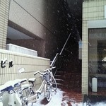 stock - この階段を二階に上ります。