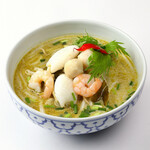 Green curry soba noodles with shrimp