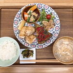 Kafe Gohan Aosagitei - グリルチキンとほうれん草のオムレツ定食