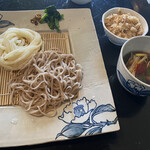 Tsukejiru Udon Akutsu - ピリ辛肉汁うどん合盛りと舞茸ごはんセット