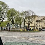 Cantine Barbaroux - Piazza Solferino に何やら人の群れ