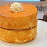 星乃珈琲店 - スフレパンケーキダブル（680円）めっちゃふわふわ。生地のやさしい甘みとメイプルシロップの濃厚な甘みとバターの塩加減が絶妙でした♪