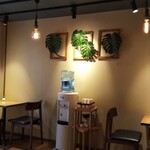 うさぎや CAFE - ハワイの雰囲気の店内