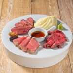 Assorted Meat Wagyu Roast Beef / Roast Pork / Cow tongue 300g *Comes with mashed potatoes