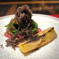 4000 Chinese Restaurant - 佐賀牛を塊で火入れした後、細切りにして生のように見えるけれども火が通っているとの事。 ピーマンはさっと油通しされツヤツヤ、再構築された青椒肉絲がメチャ旨です。