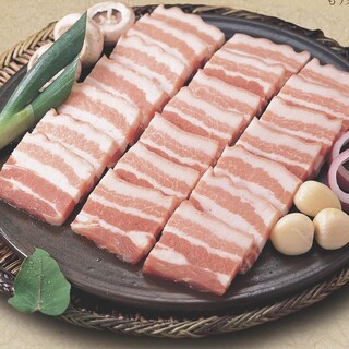 Samgyeopsal fills your mouth with the flavor of pork belly!