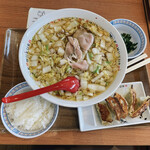 Doutonbori Kamukura - おいしいラーメン（大盛り）と餃子セット