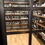 la buche - 店内にはワインセラーも