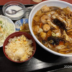 Shintenchi - 五目タンメン定食 850円税込
                        半炒飯、キャベツサラダ、搾菜、杏仁豆腐