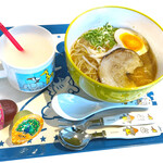 広島ラーメン 椛 - お子様ラーメンにも人気の味玉を添えて。栄養価も高いのでアレルギーをお持ちでなければ育ち盛りのお子様にもピッタリ！