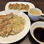 バーミヤン - 料理写真:台湾大からあげチャーハン&本格焼餃子(6個)セット ※餃子は別盛りになります