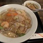 信華 - 中華丼