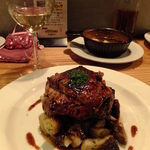 オレンジ - (ノ∇≦❤)牛フィレ肉のステーキ　フォアグラのソテー添え　トリュフソースで：1680円♪（’13.02月にて)