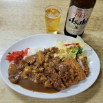 三好弥 - カツカレーとびんビール