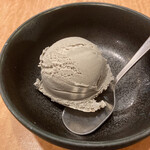 しゃぶしゃぶすき焼どん亭 - 黒ゴマアイス