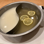 Shabushabu Sukiyaki Dontei - 鶏白湯だし＆藻塩レモンだし