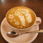 DAIBAN COFFEE cafe - ホットカフェラテ(無糖)450円✨「春になったので」と桜やハートを散らしてくださいました♪香りも良くて、ふわふわラテに癒されます。