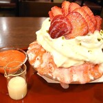 DAIBAN COFFEE cafe - 限定 イチゴのかき氷1,580円❄ミルク氷に果肉入りの苺シロップ、練乳がかかって上にはエスプーマ✨まるでショートケーキのような氷です♪