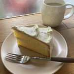 Kies - ◉桜&ホワイトチョコのケーキ／460円税込
            ◉チャイティー／420円税込