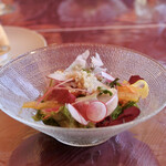 生野高原 カッセル - 10種類野菜とキヌアのサラダ