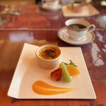 生野高原 カッセル - デザートはクリームブリュレとフルーツ