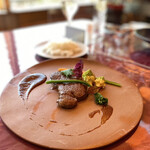 生野高原 カッセル - 夫の但馬牛フィレステーキ…お皿は作家さんの備前焼作品